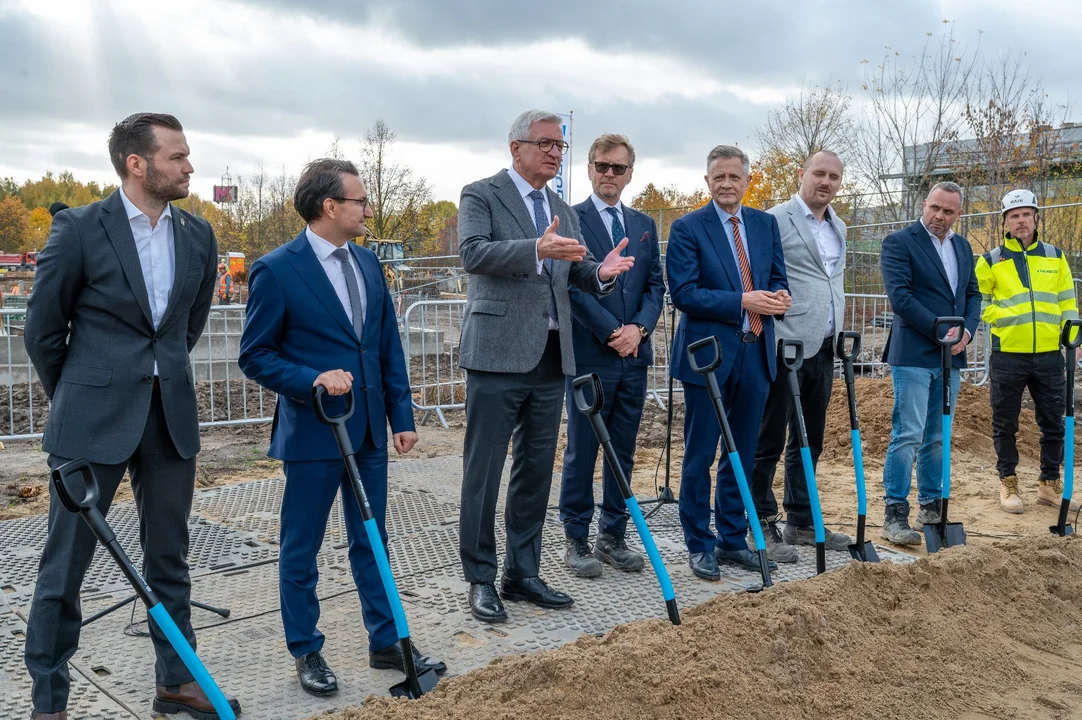 Wbicie łopaty na budowie 516 mieszkań przy ul. Żelaznej