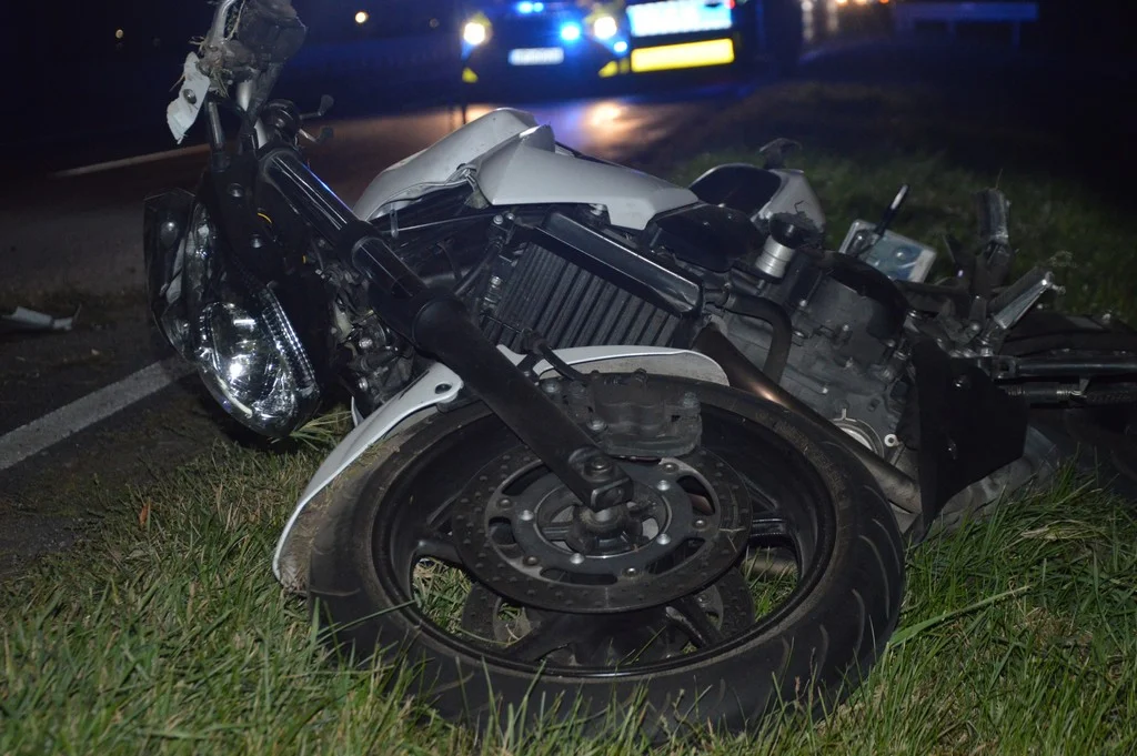 Policja poszukuje świadków wypadku drogowego z udziałem 42-letniego motocyklisty na DW434