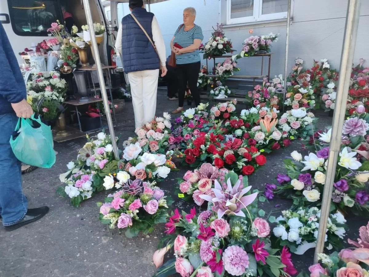 Takie stroiki są wybierane na groby. Ceny sięgają 350 zł